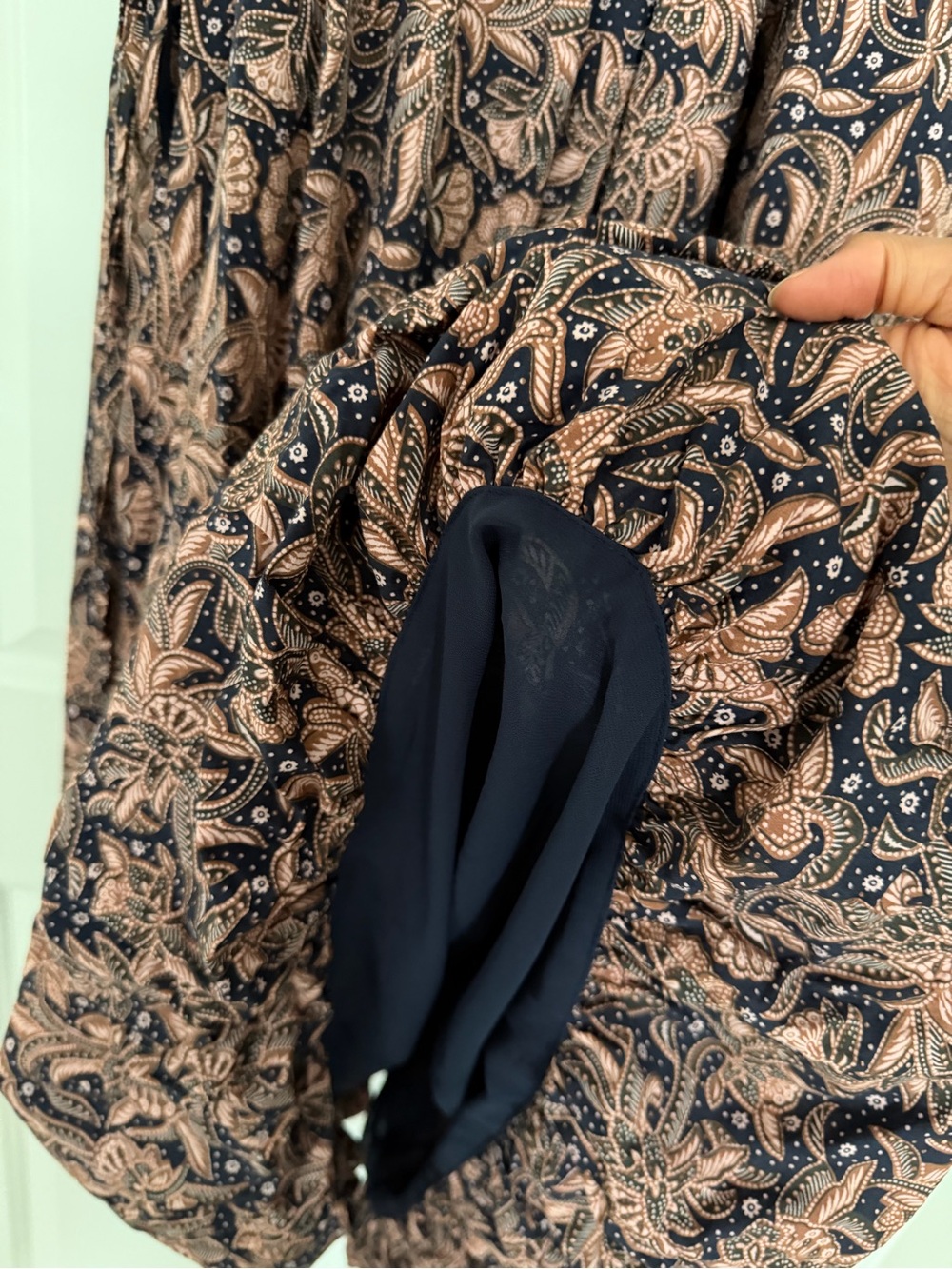 Madewell Smocked bubble hem Midi Dress in paisley/ berry/ brown - Picture 13 of 14